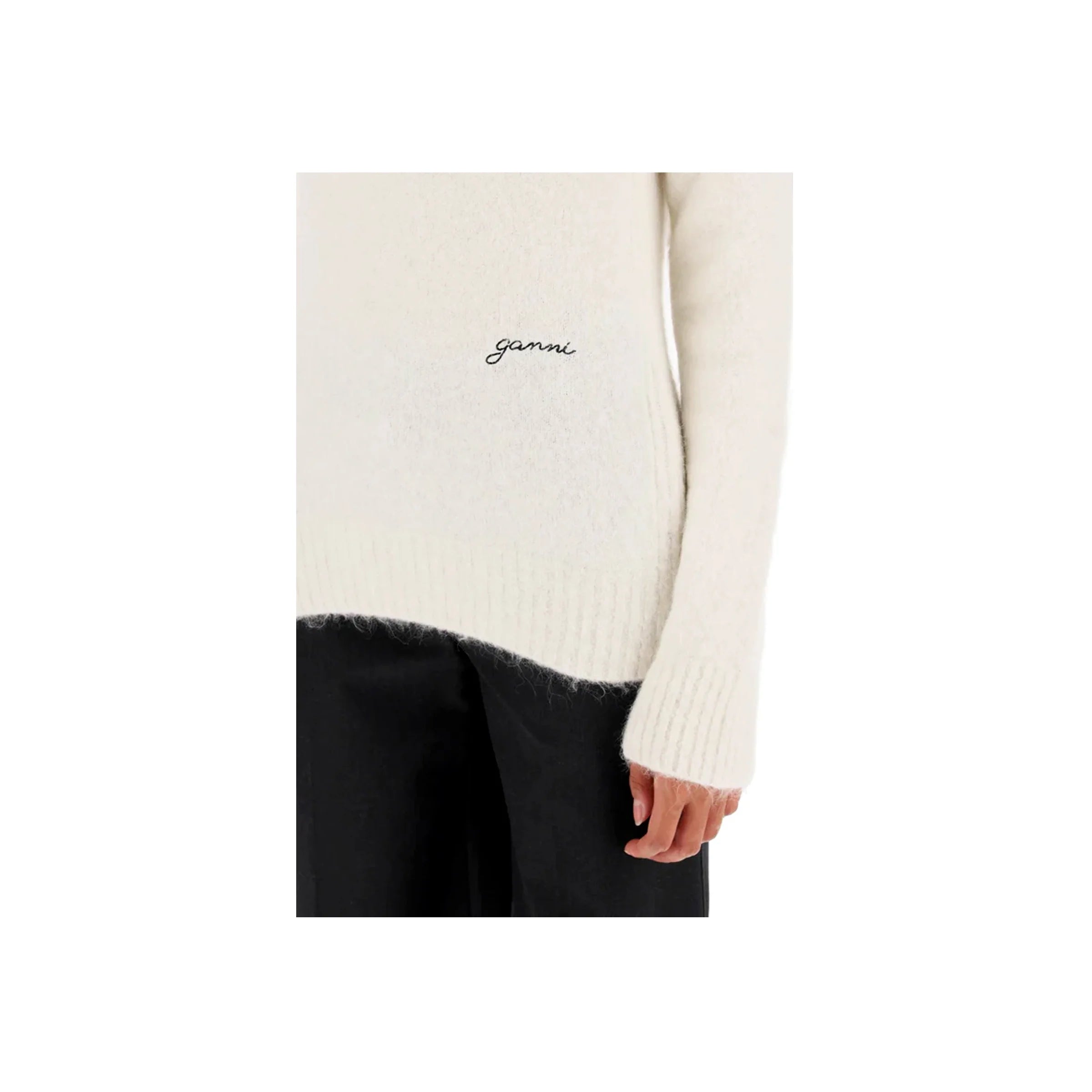 Brushed Alpaca O-Neck - White