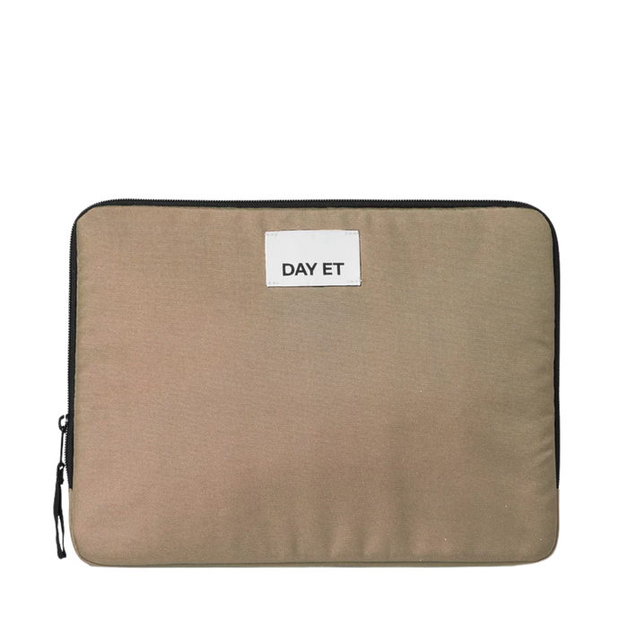 Day Gweneth RE-S Folder13 - 02916 Carobou