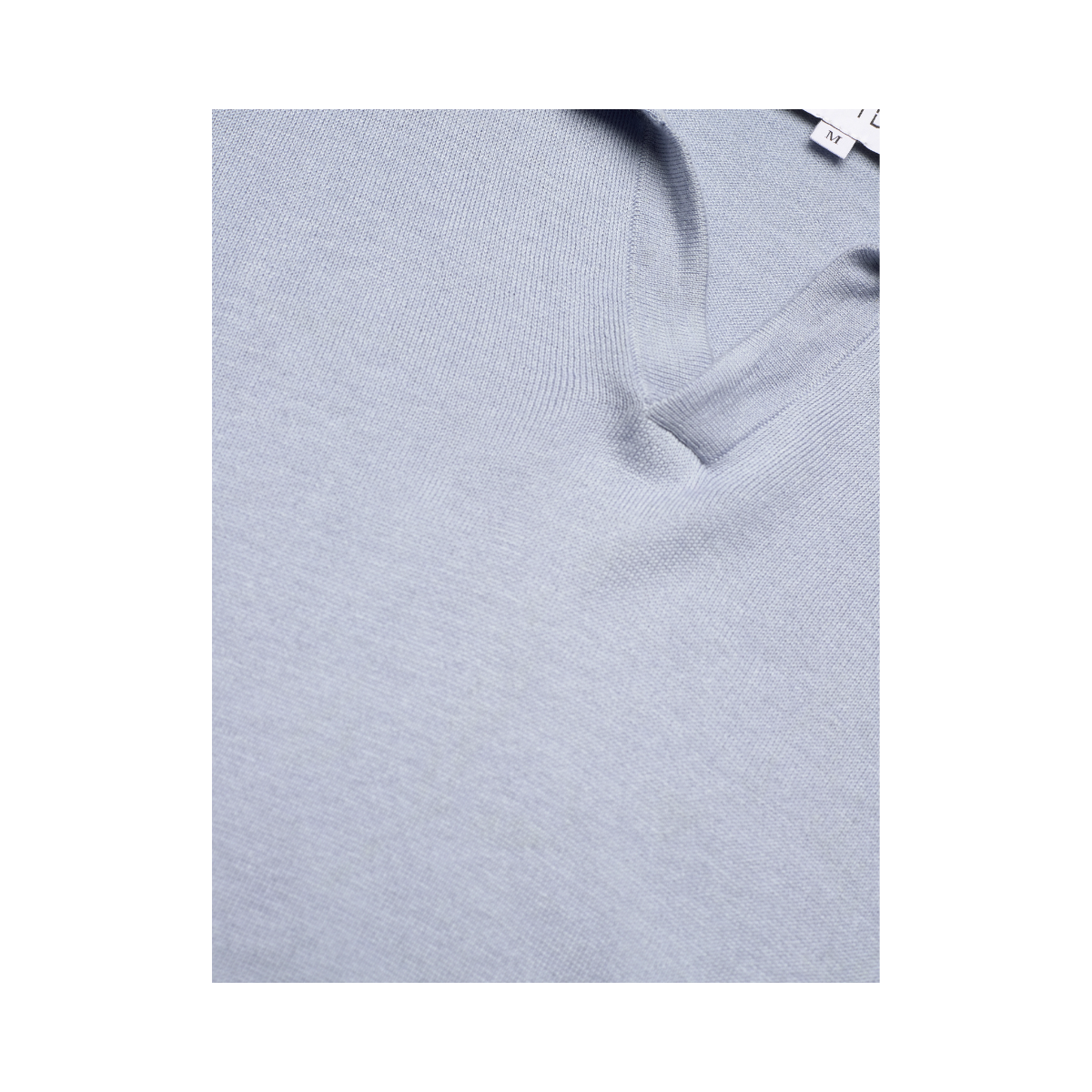 Man Fine Knit Open Collar T-shirt - Light Blue